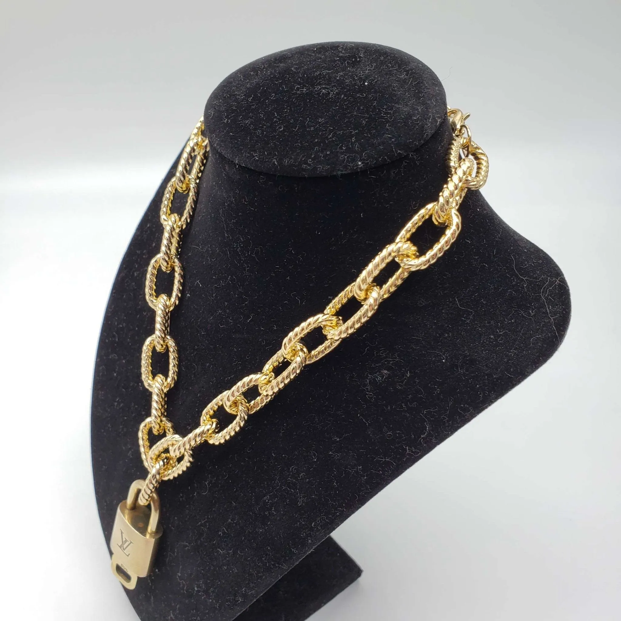 100%  Louis Vuitton Lock and Key with Unbranded Chain Necklace