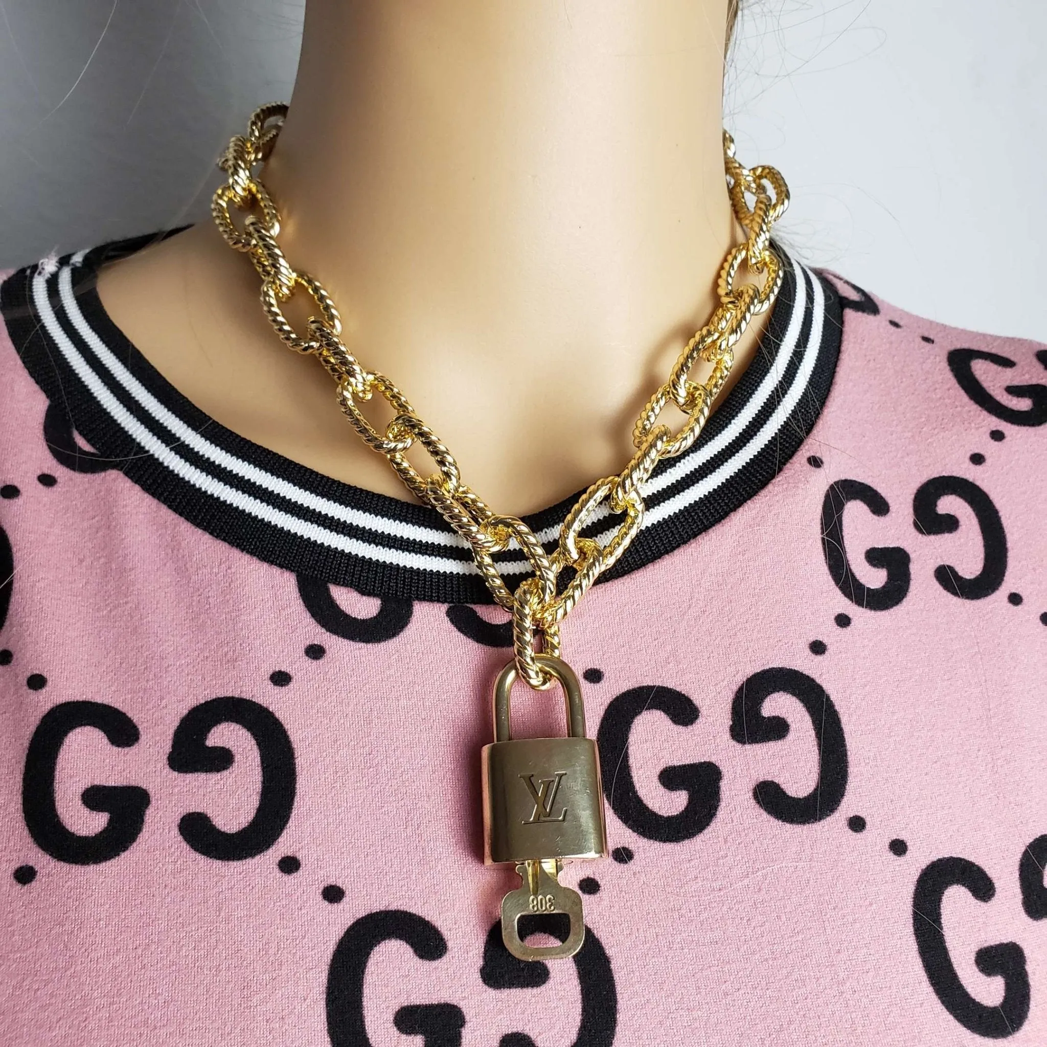 100%  Louis Vuitton Lock and Key with Unbranded Chain Necklace