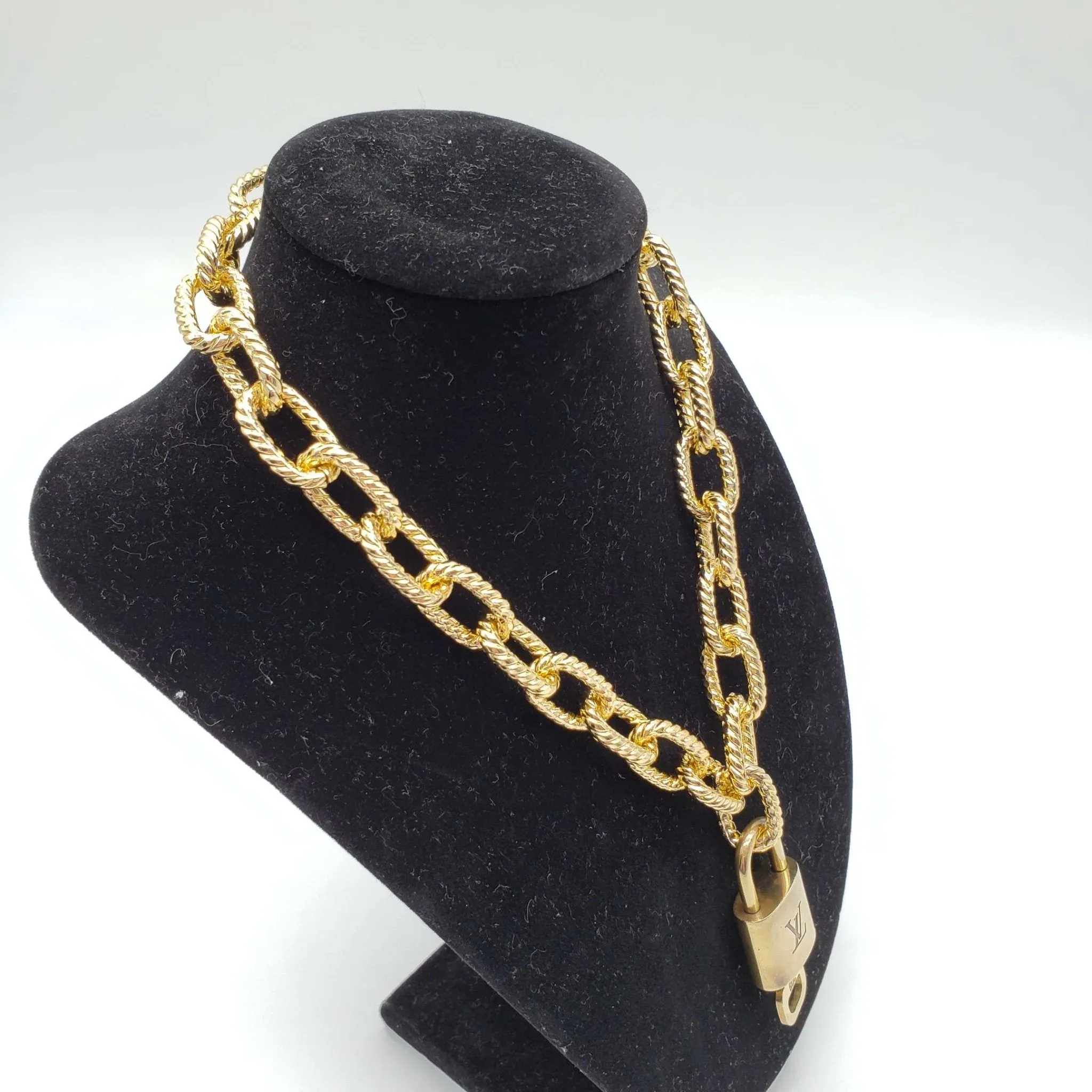 100%  Louis Vuitton Lock and Key with Unbranded Chain Necklace