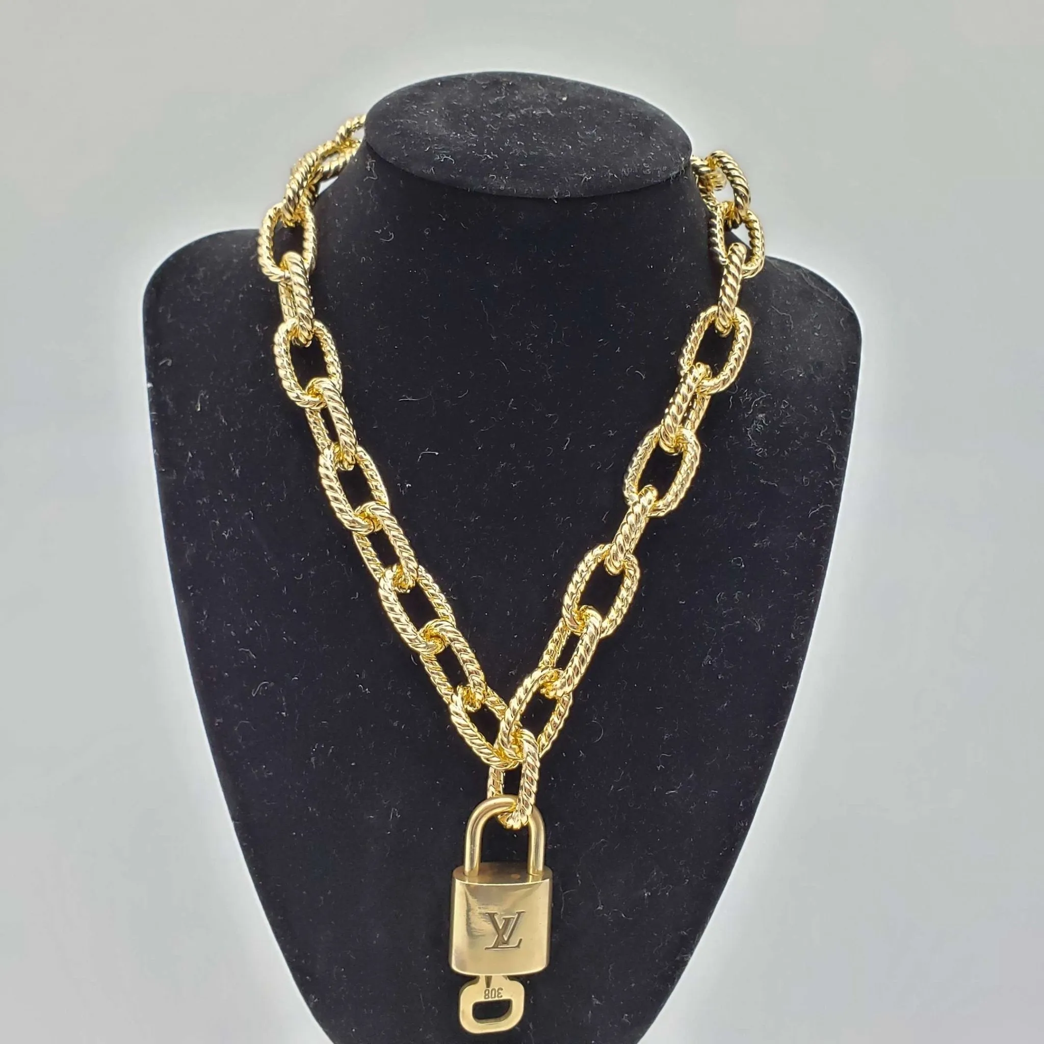 100%  Louis Vuitton Lock and Key with Unbranded Chain Necklace