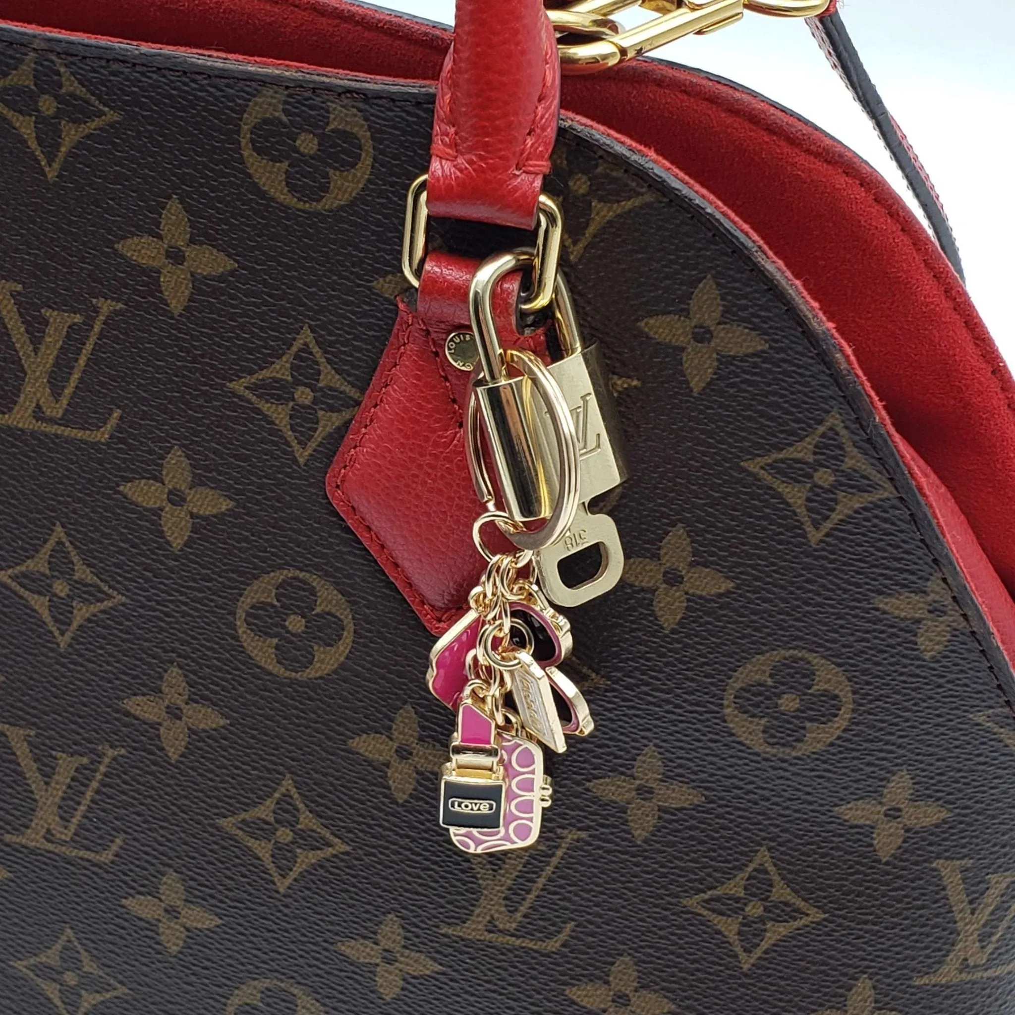 100%  Louis Vuitton Lock and Key with Unbranded Keychain, Keycharm, Bagcharm