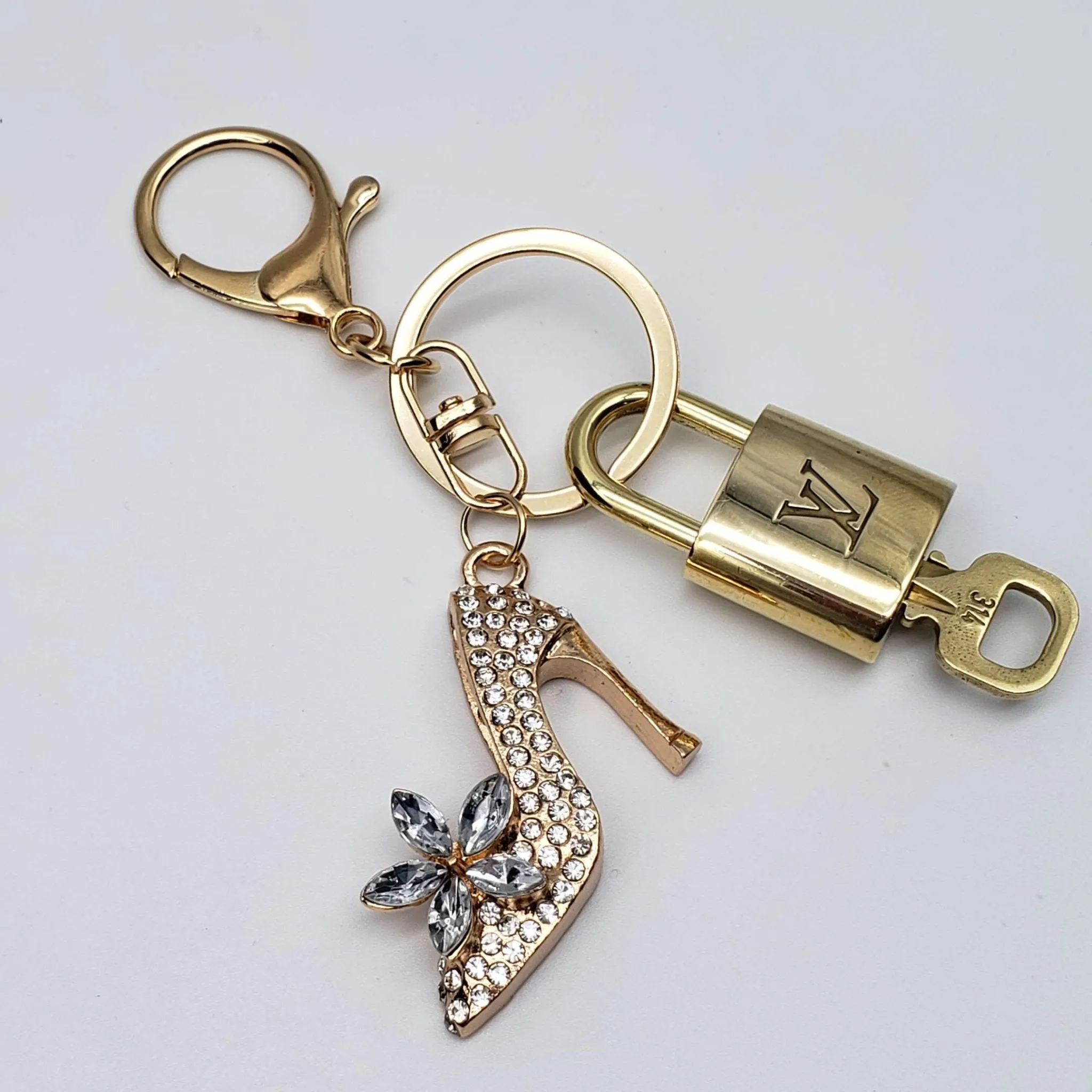100%  Louis Vuitton Lock and Key with Unbranded Keychain, Keycharm, Bagcharm
