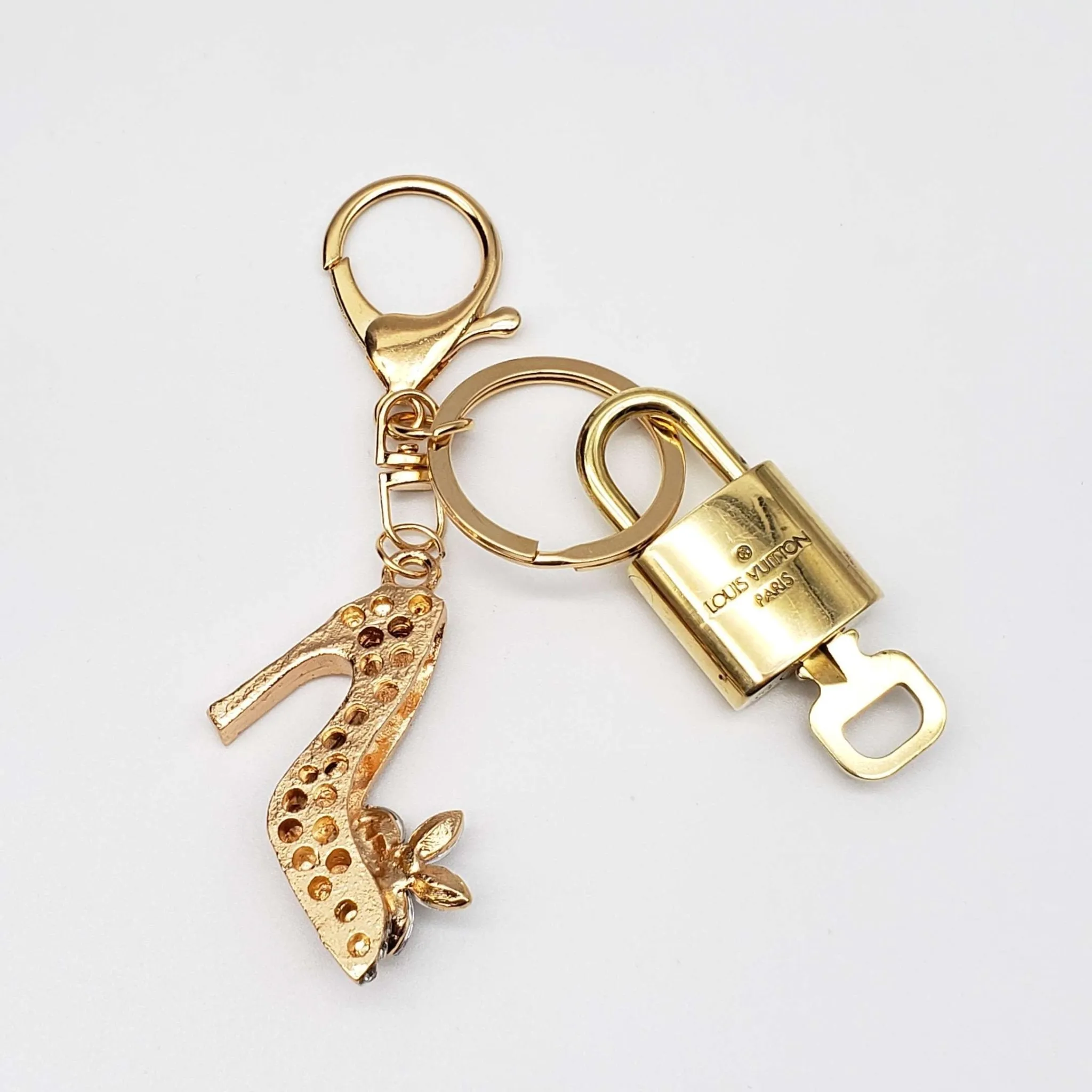 100%  Louis Vuitton Lock and Key with Unbranded Keychain, Keycharm, Bagcharm