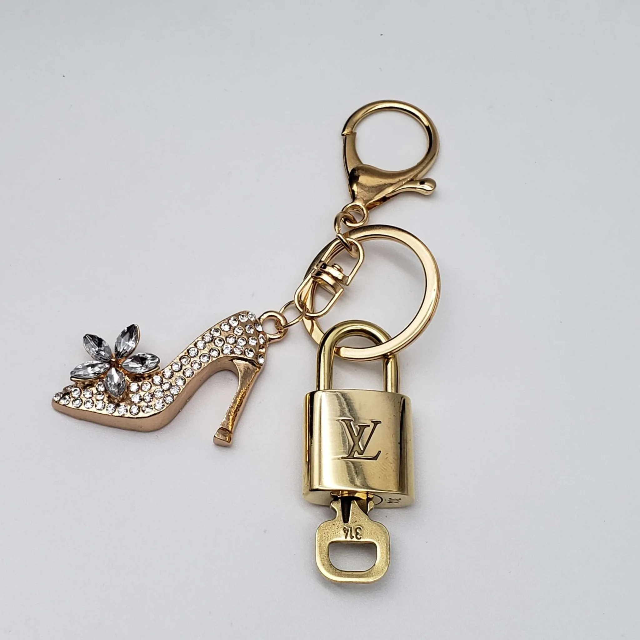 100%  Louis Vuitton Lock and Key with Unbranded Keychain, Keycharm, Bagcharm