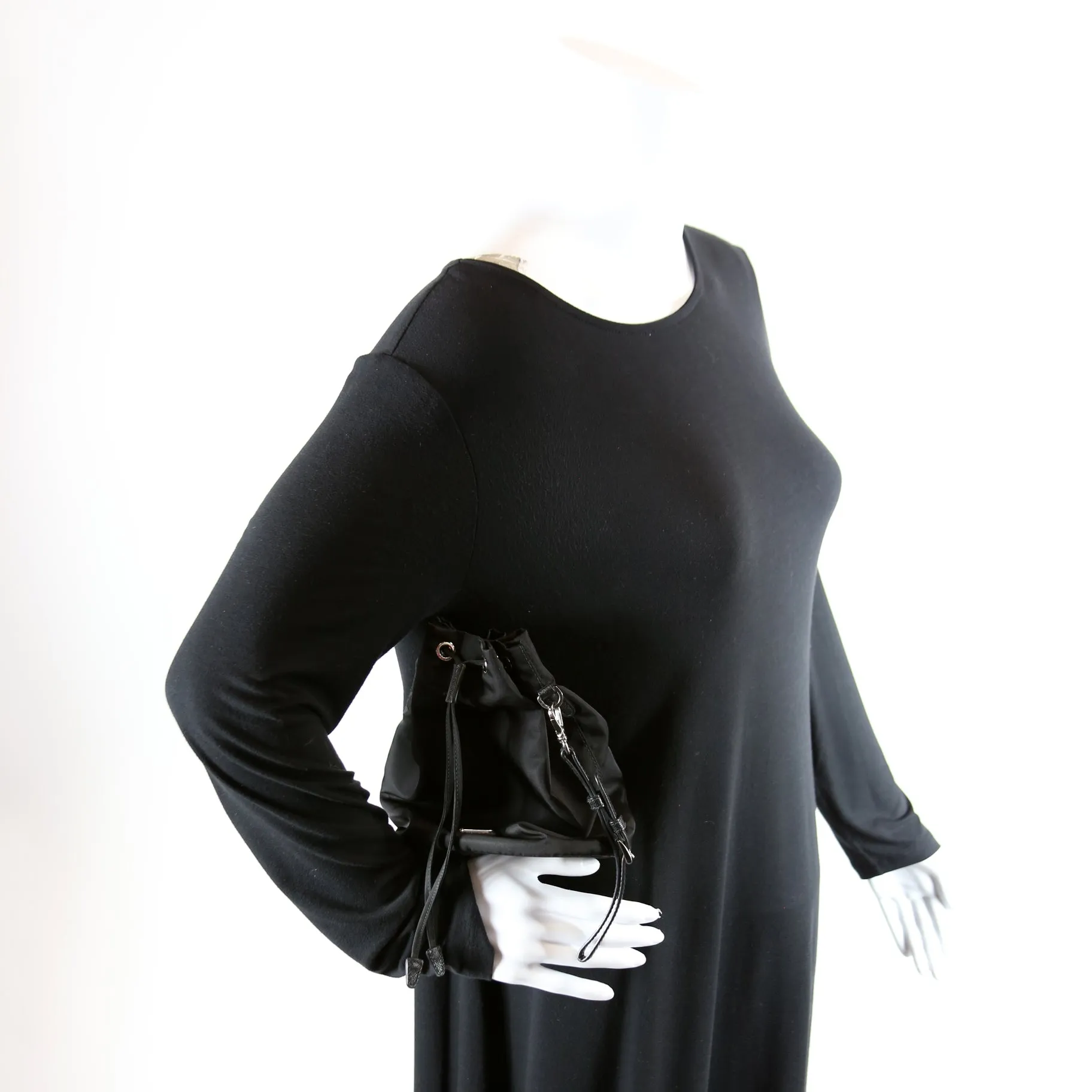 1NE369 Re-Nylon Drawstring Pouch Black