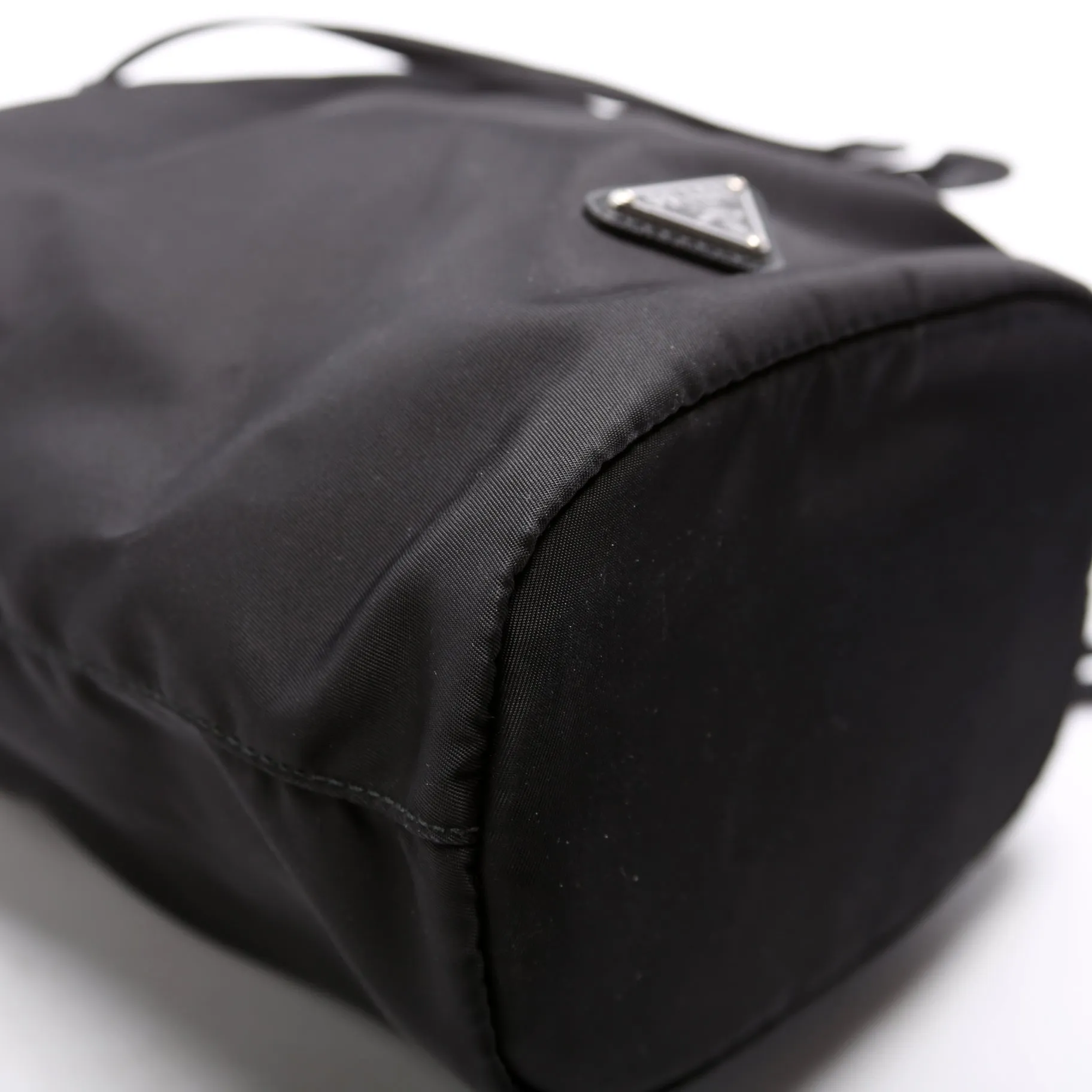 1NE369 Re-Nylon Drawstring Pouch Black