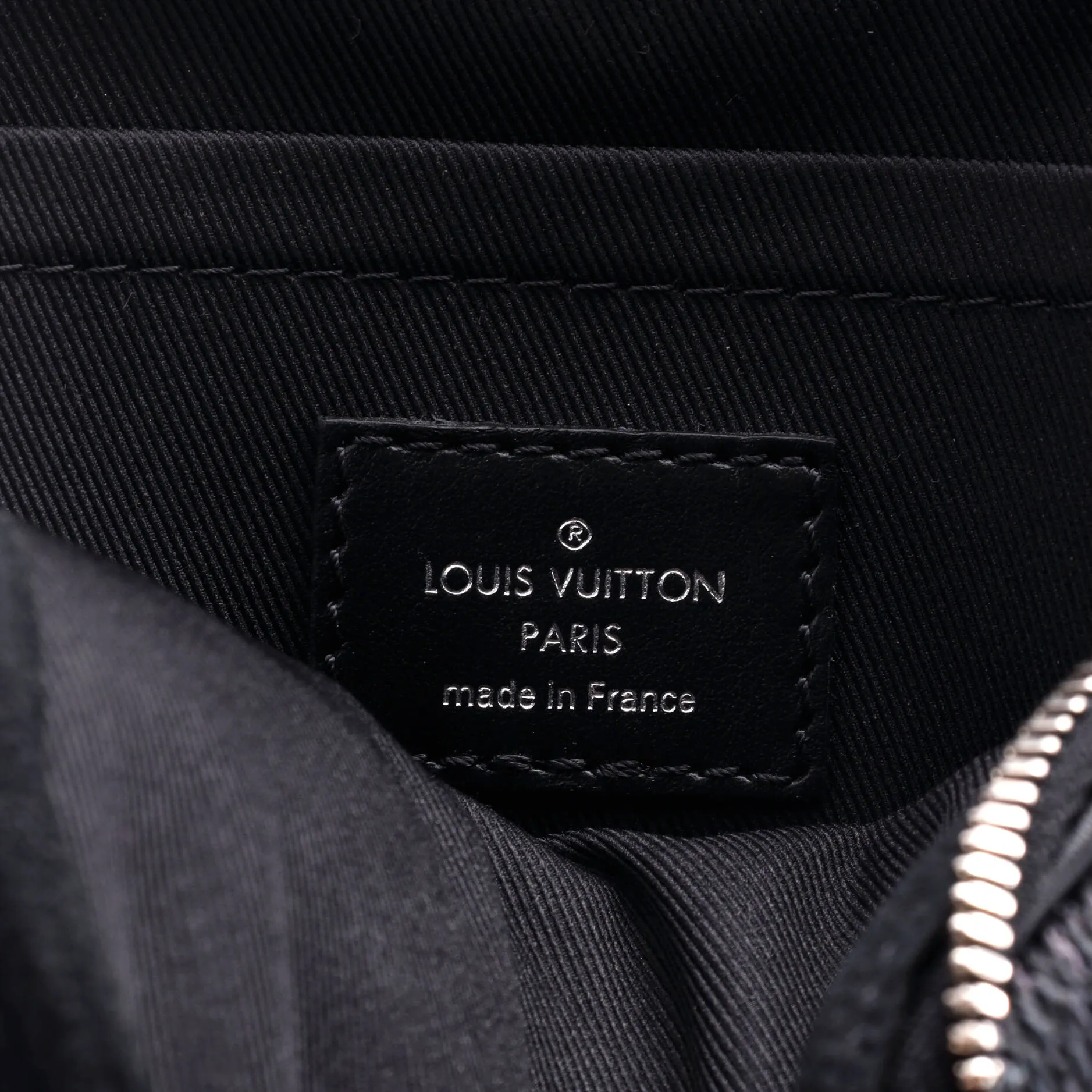 Amazone Sling Bag Limited Edition Damier Graphite 3D