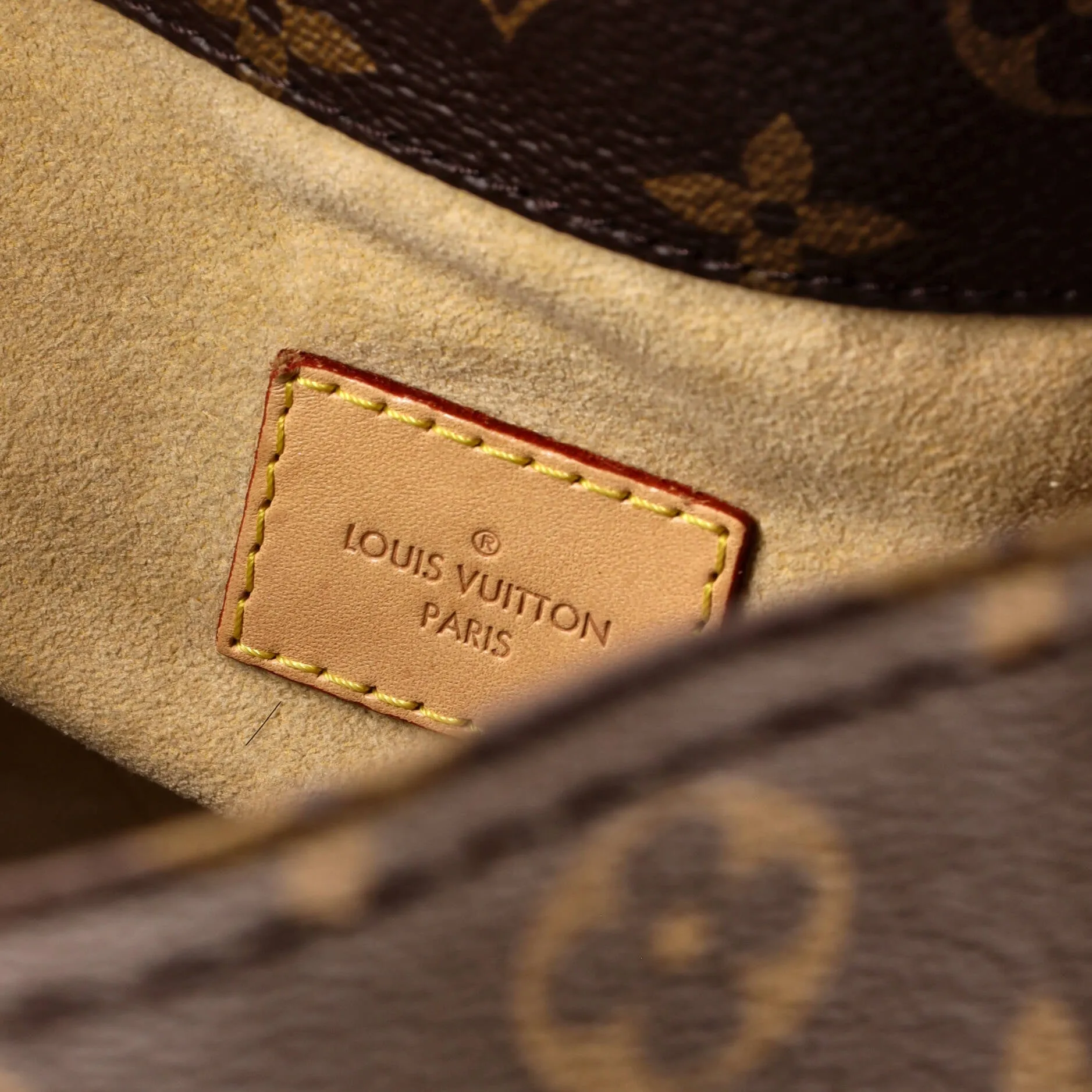 Artsy Handbag Monogram Canvas MM