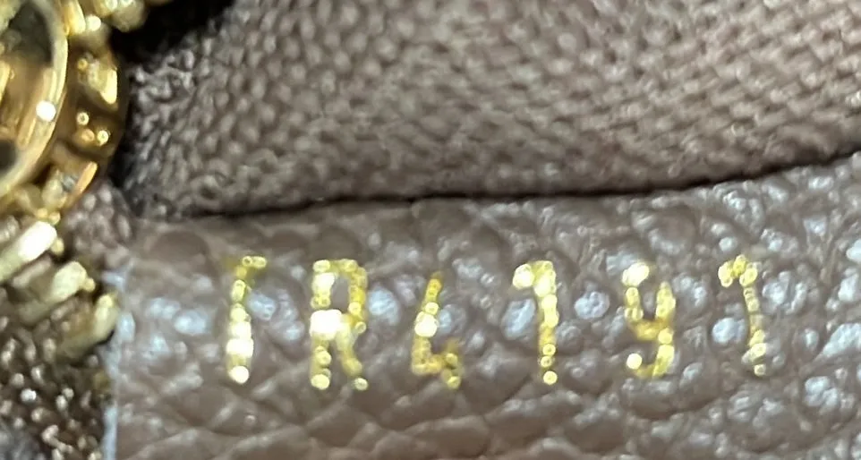 Artsy Handbag Monogram Empreinte Leather MM