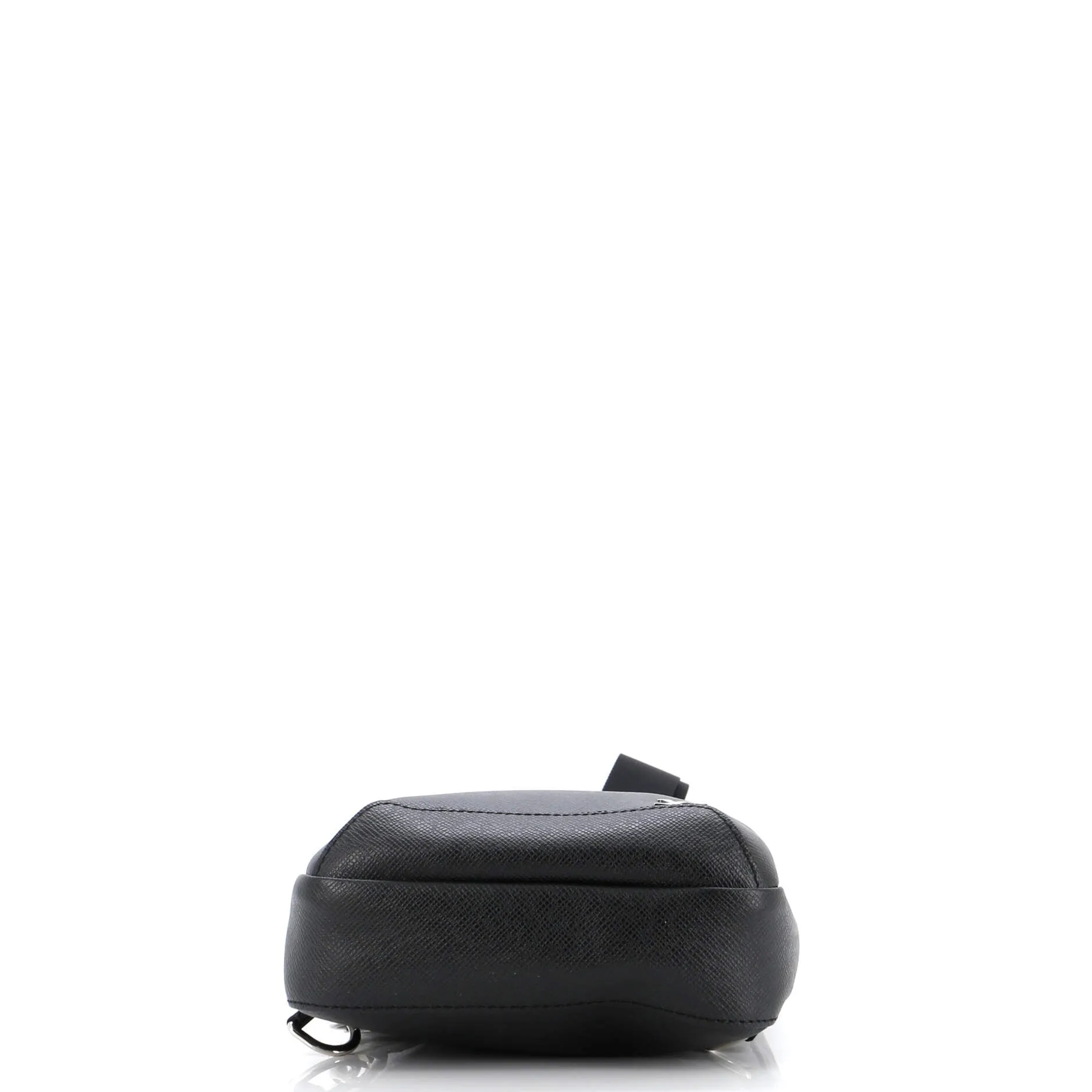 Avenue Sling Bag Taiga Leather