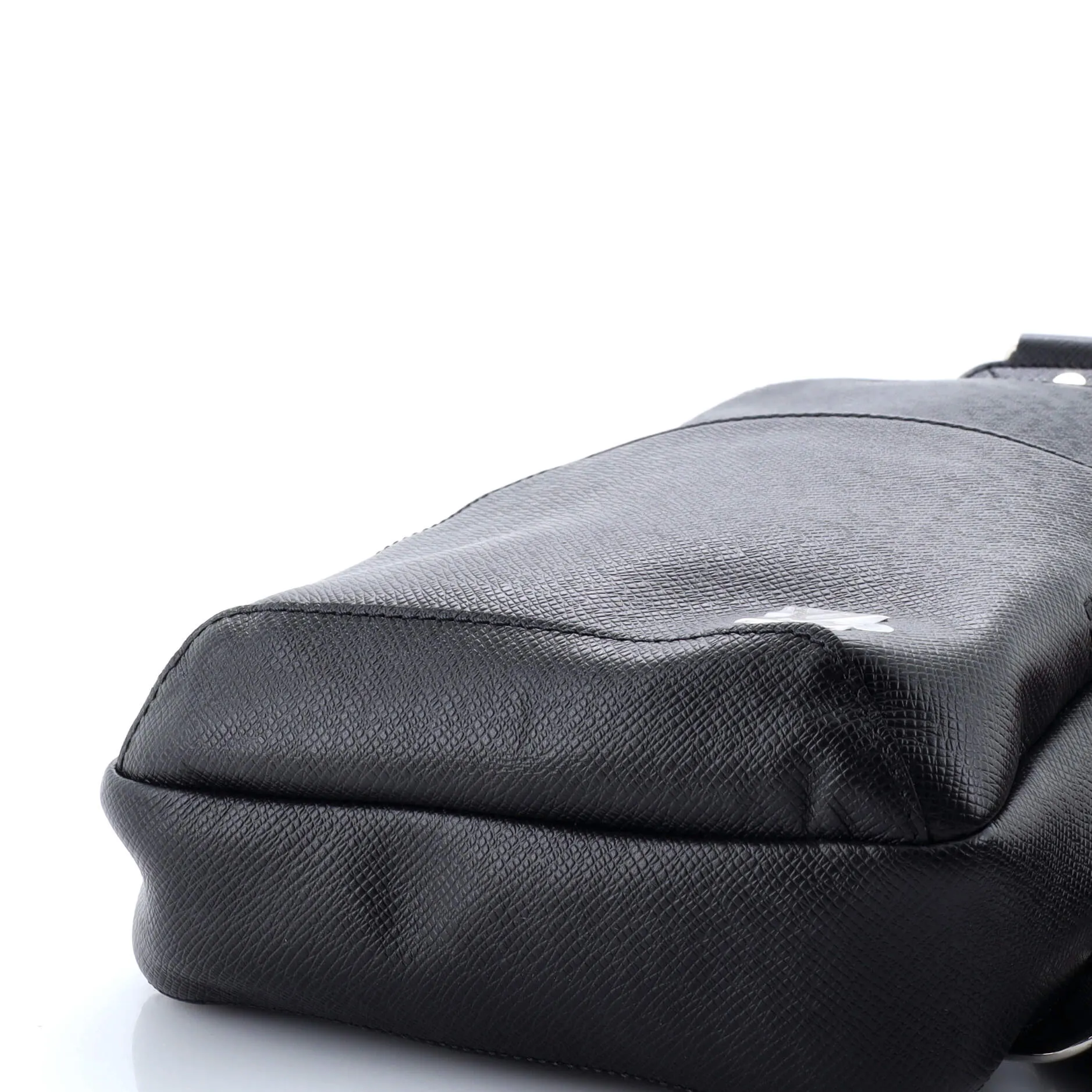 Avenue Sling Bag Taiga Leather
