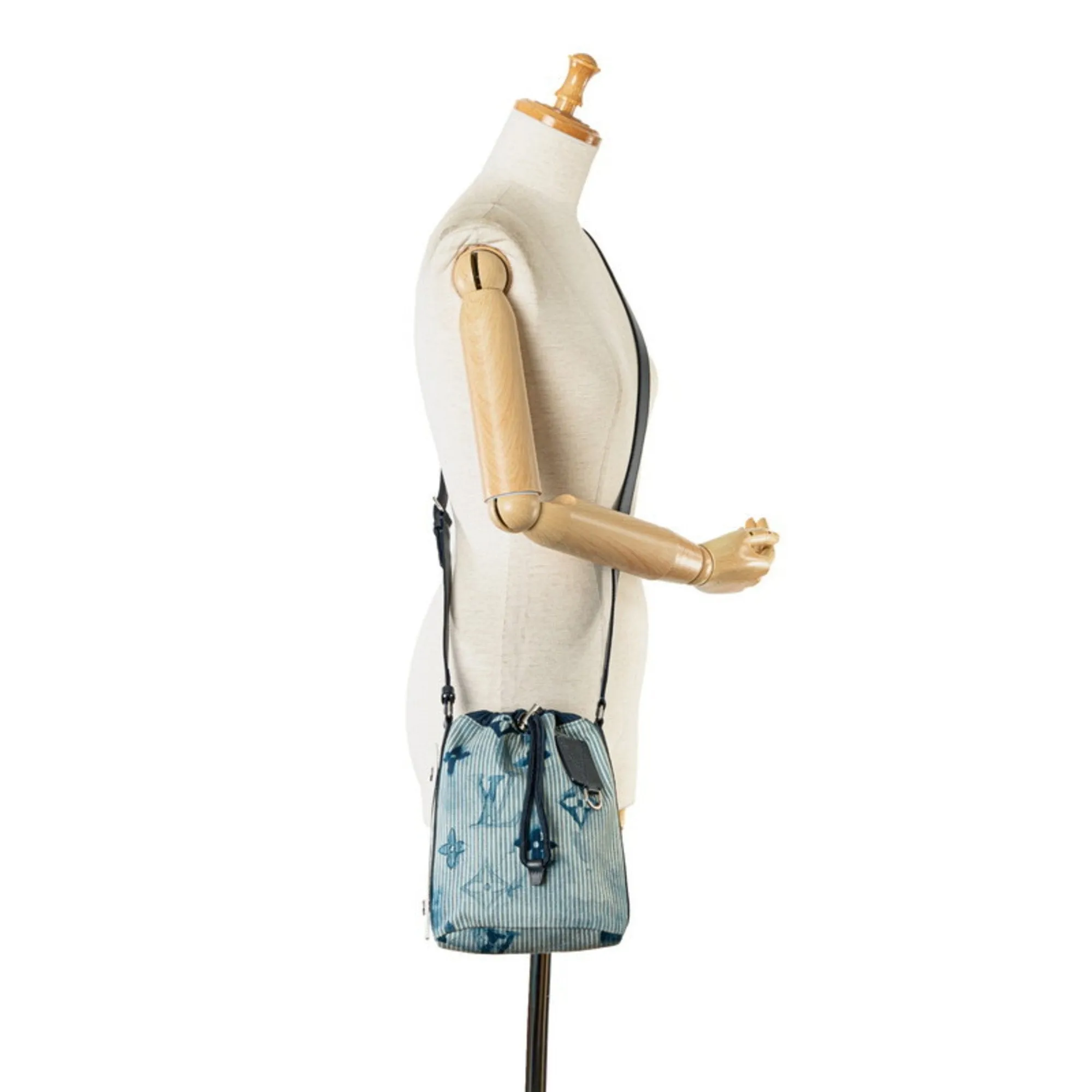 Blue Canvas Shoulder Bag with Elegant Design