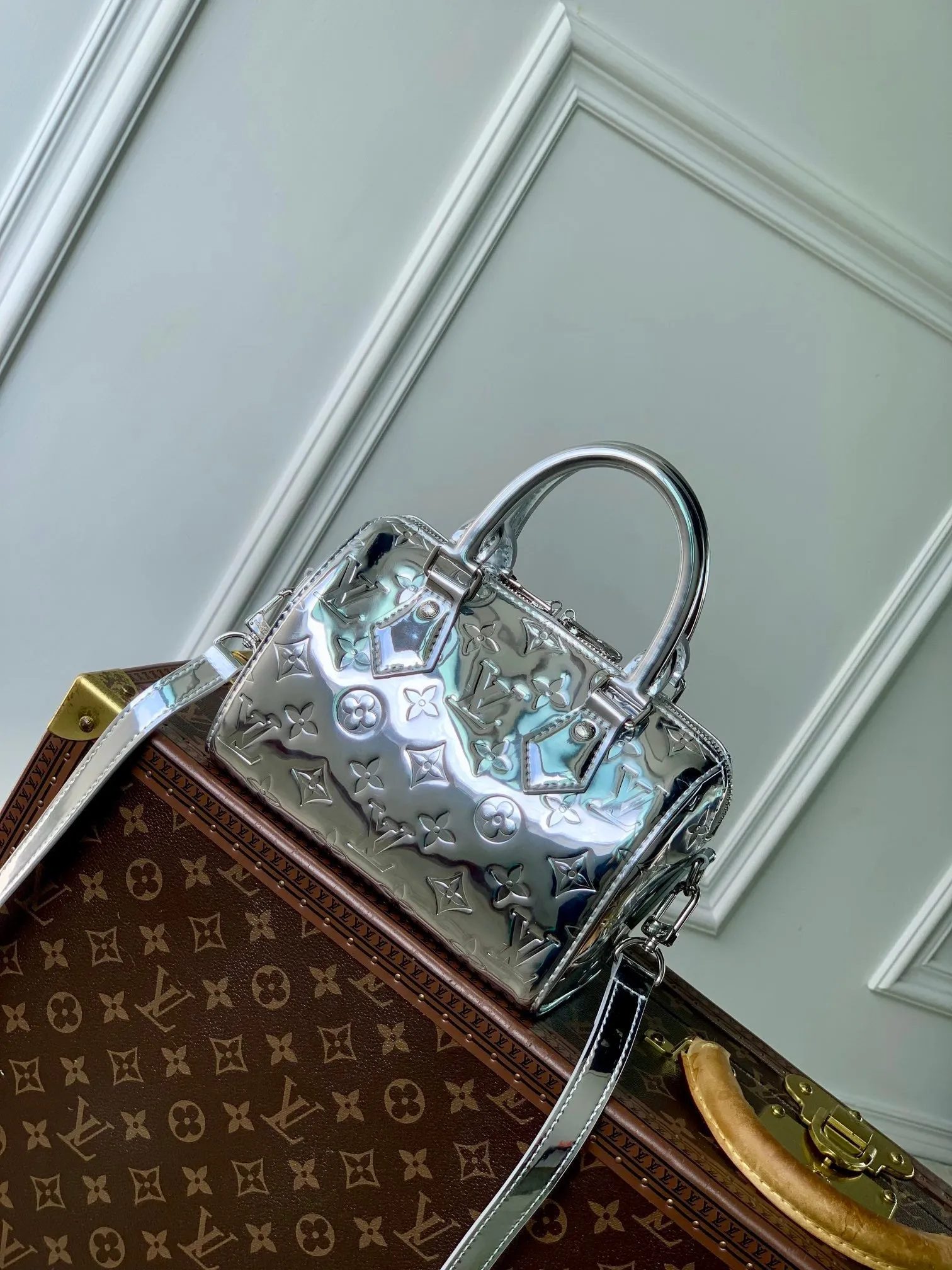 Louis Vuitton SPEEDY BANDOULIRE 20 IN SILVER MONOGRAM EMBOSSED CALFSKIN