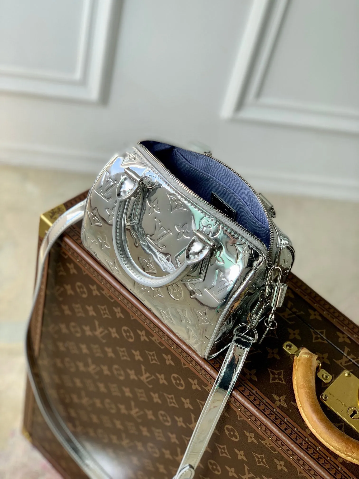Louis Vuitton SPEEDY BANDOULIRE 20 IN SILVER MONOGRAM EMBOSSED CALFSKIN