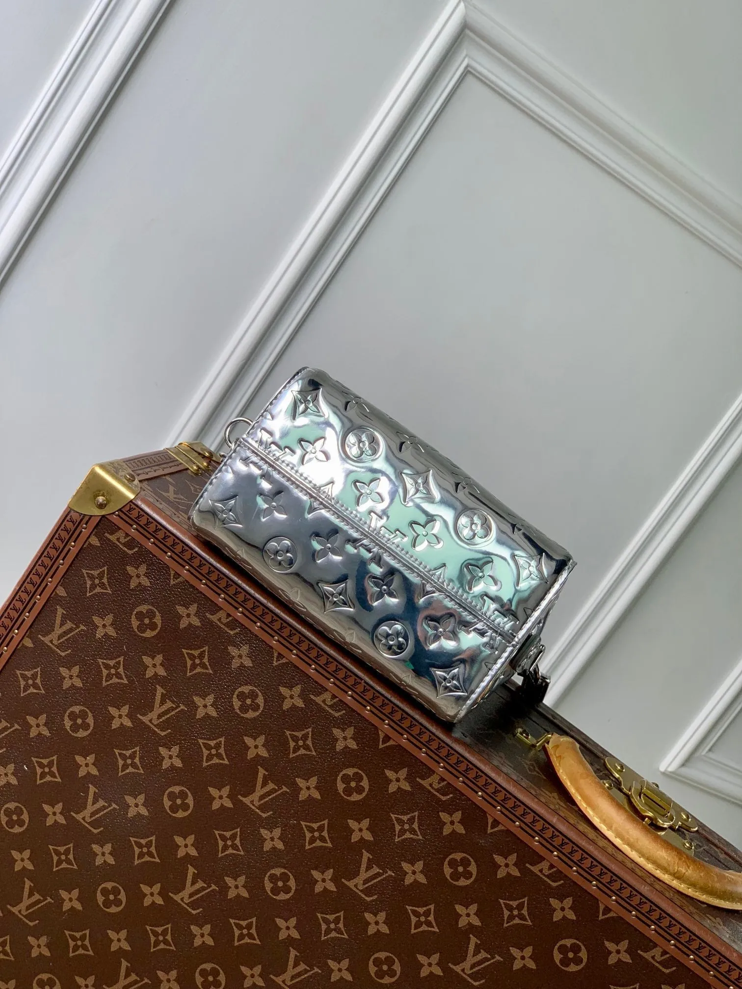 Louis Vuitton SPEEDY BANDOULIRE 20 IN SILVER MONOGRAM EMBOSSED CALFSKIN