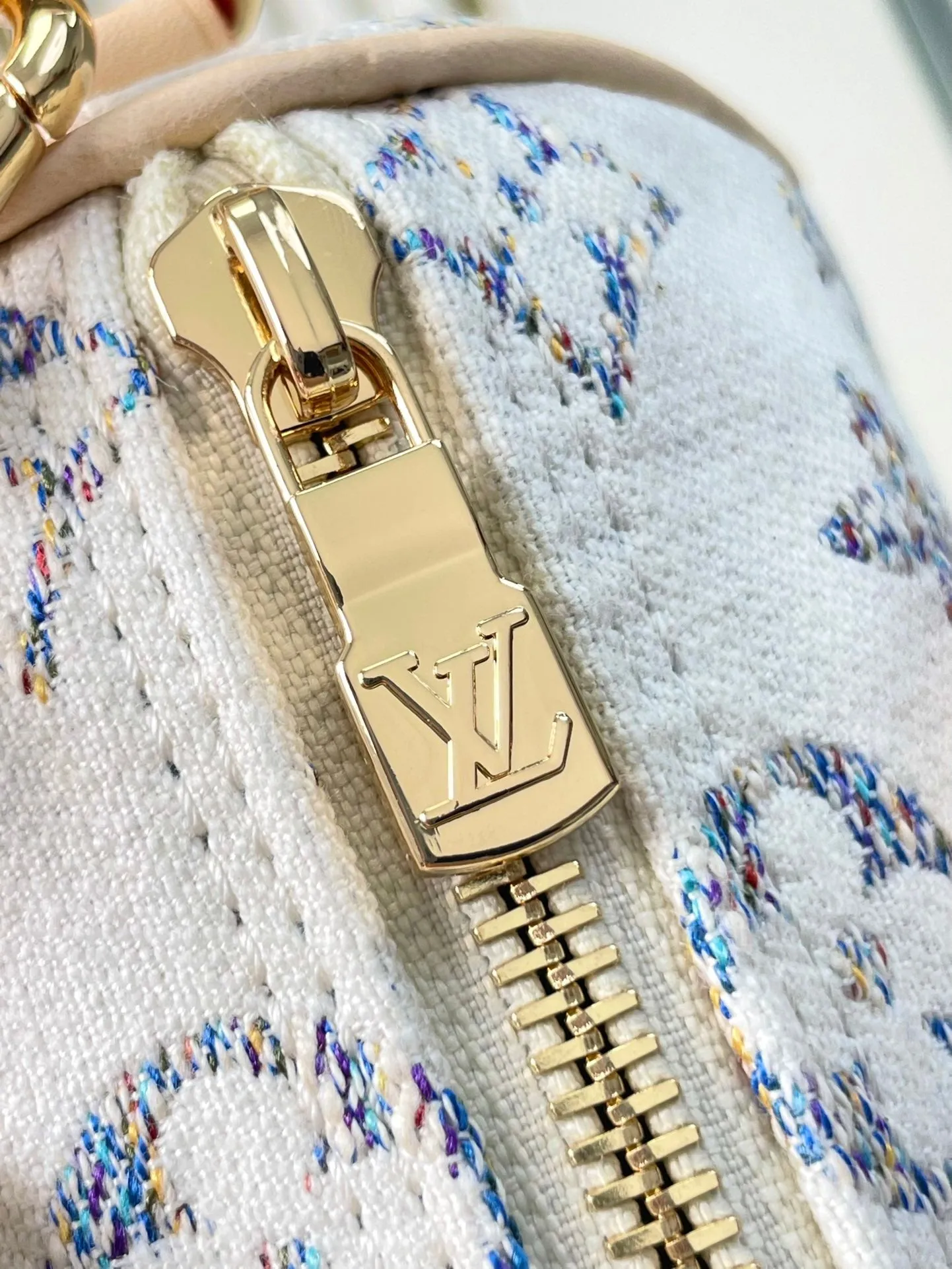 Louis Vuitton SPEEDY BANDOULIRE 20 IN WHITE MONOGRAM JACQUARD FABRIC AND BEIGE CALFSKIN TRIM