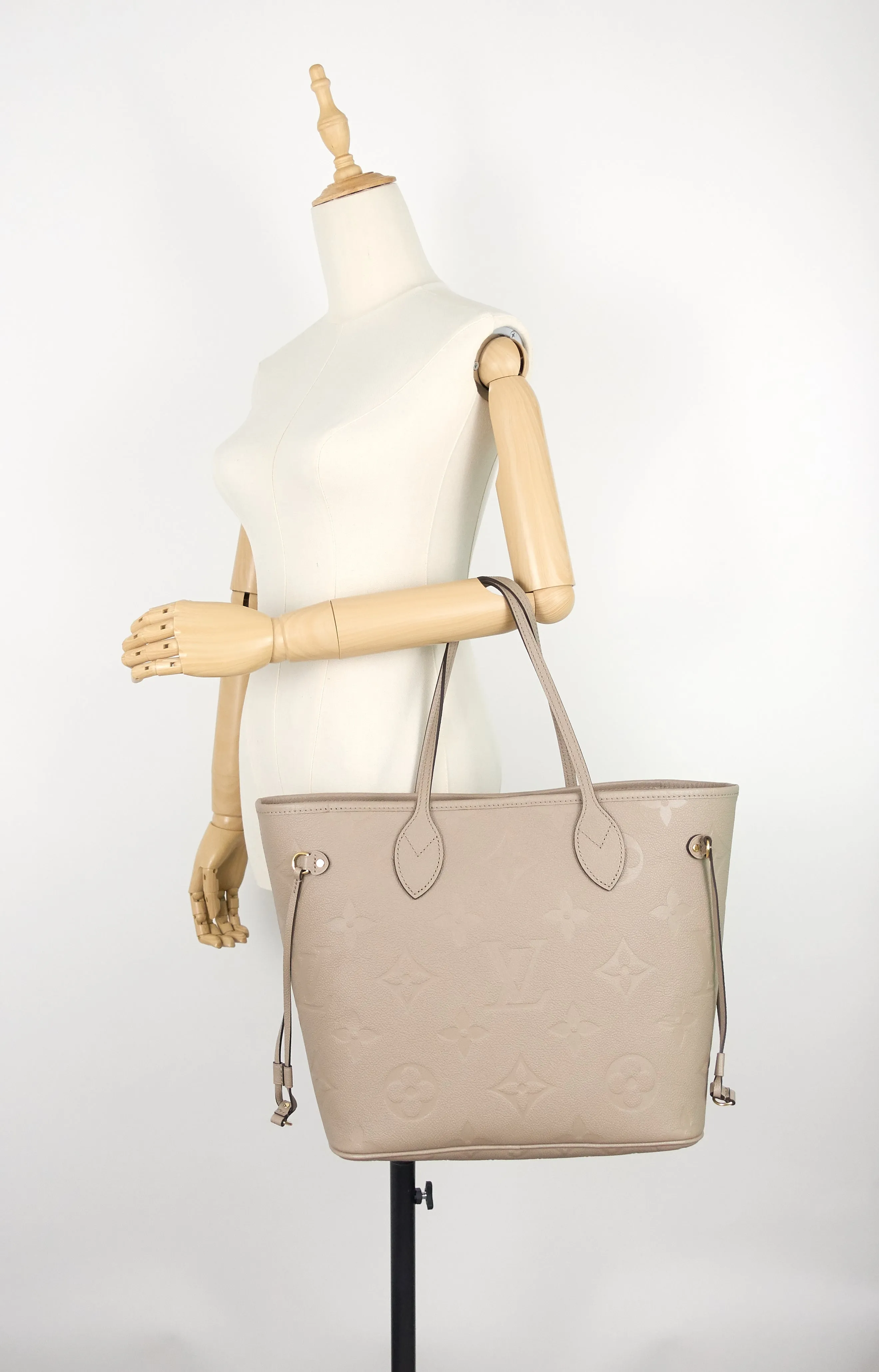 Neverfull MM Giant Monogram Empreinte Leather Tote Bag
