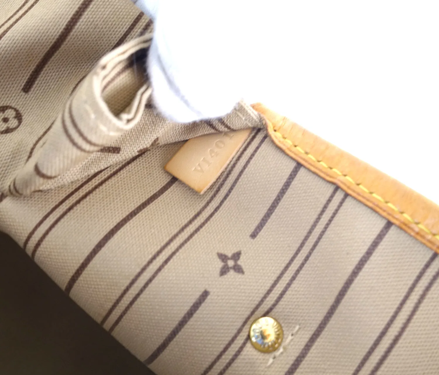 Neverfull MM Monogram Canvas Shoulder Bag