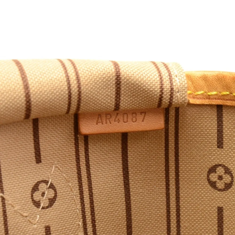 Neverfull MM Shoulder Bag