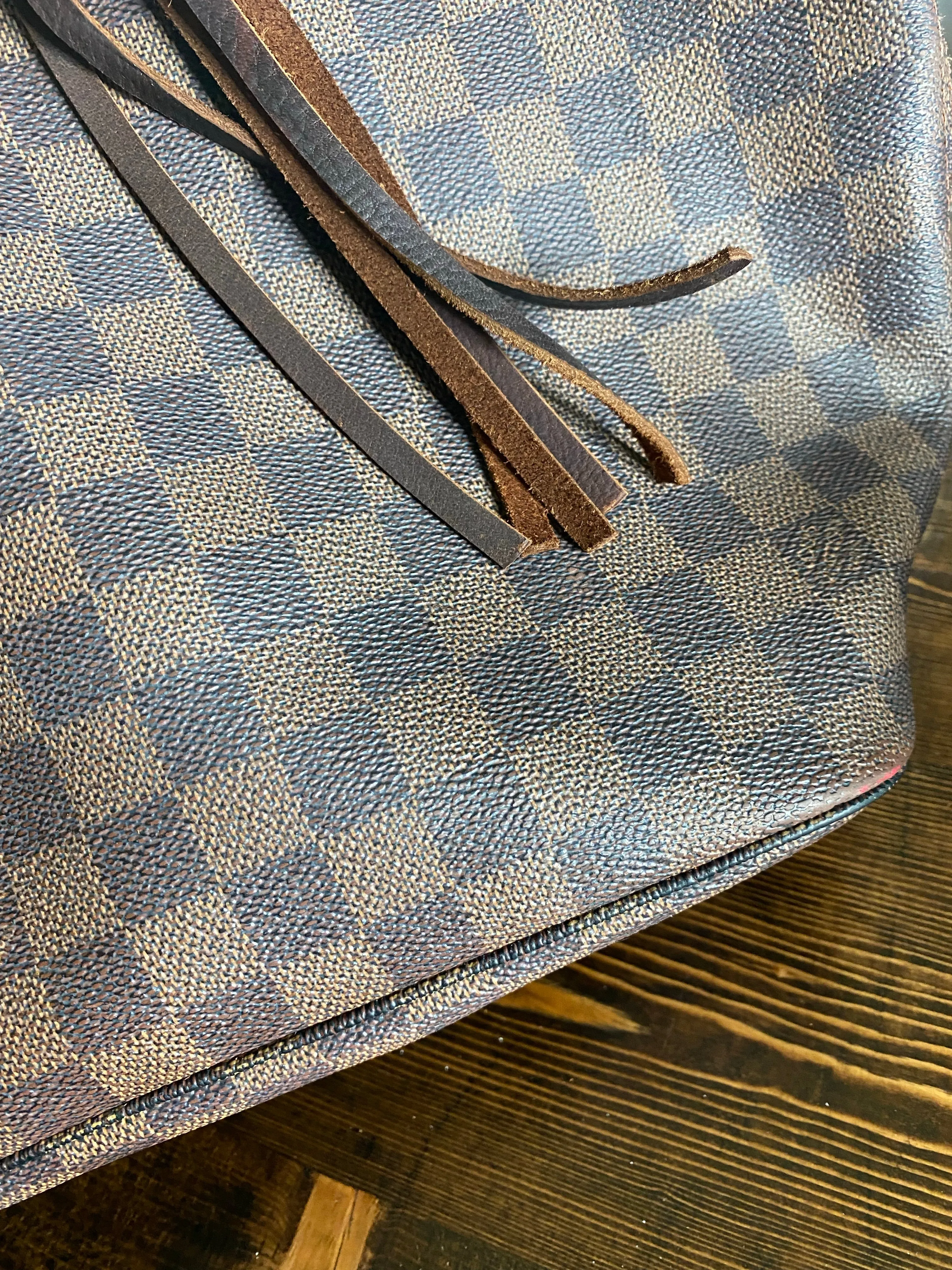 The Albatross in Damier Ebene